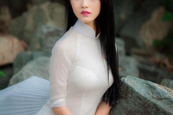 This night, we met Yuan You for a short time because he told me that he was going to send Ningfei away, to be exact, to pick her up here, but before he left, he was still a going to Mark's.